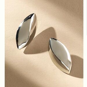 Anthropologie bean post silver tone earring NWT